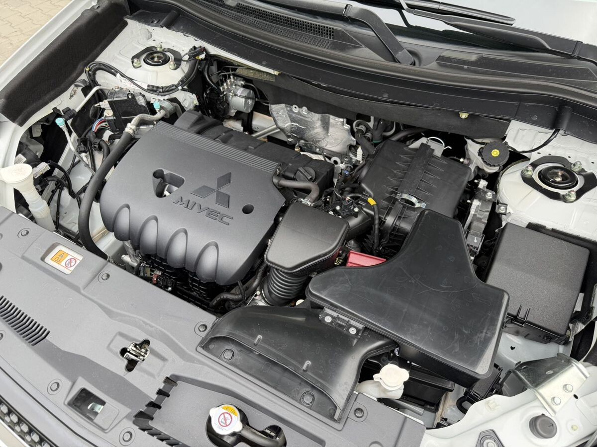 Mitsubishi Outlander 2021 - фото автомобиля