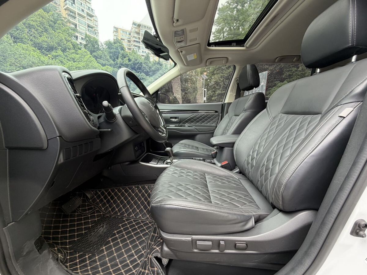 Mitsubishi Outlander 2021 - фото автомобиля