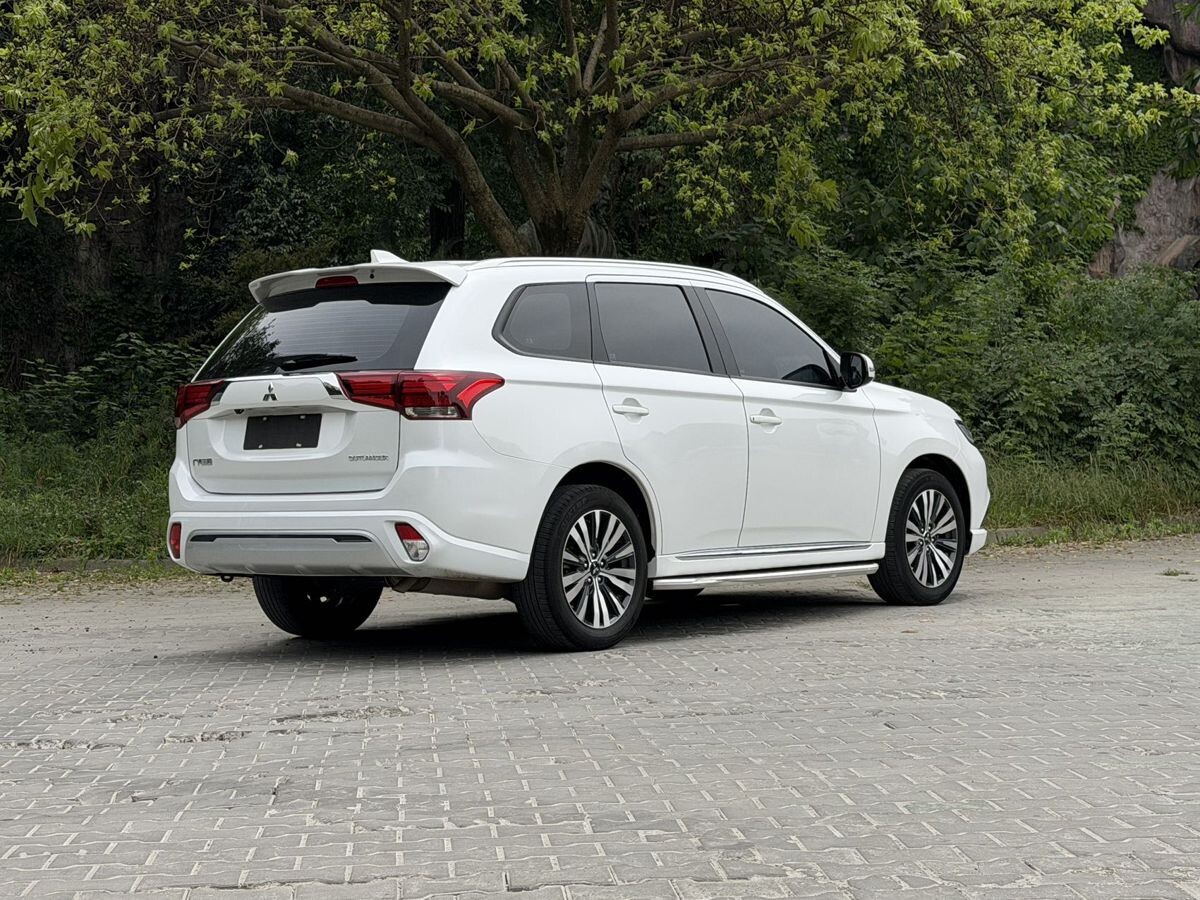 Mitsubishi Outlander 2021 - фото автомобиля