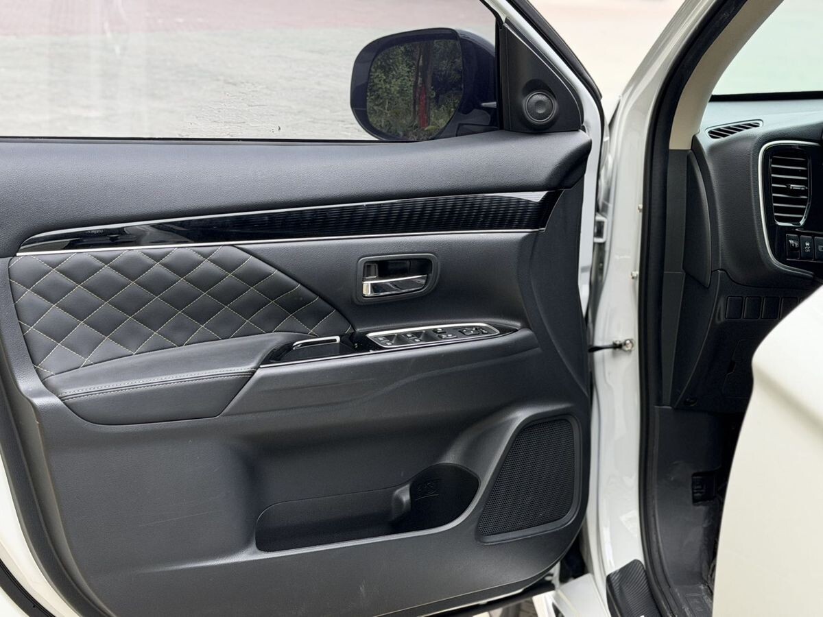 Mitsubishi Outlander 2021 - фото автомобиля