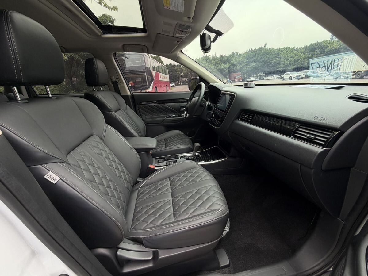 Mitsubishi Outlander 2021 - фото автомобиля