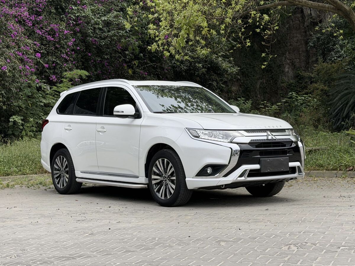 Mitsubishi Outlander 2021 - фото автомобиля