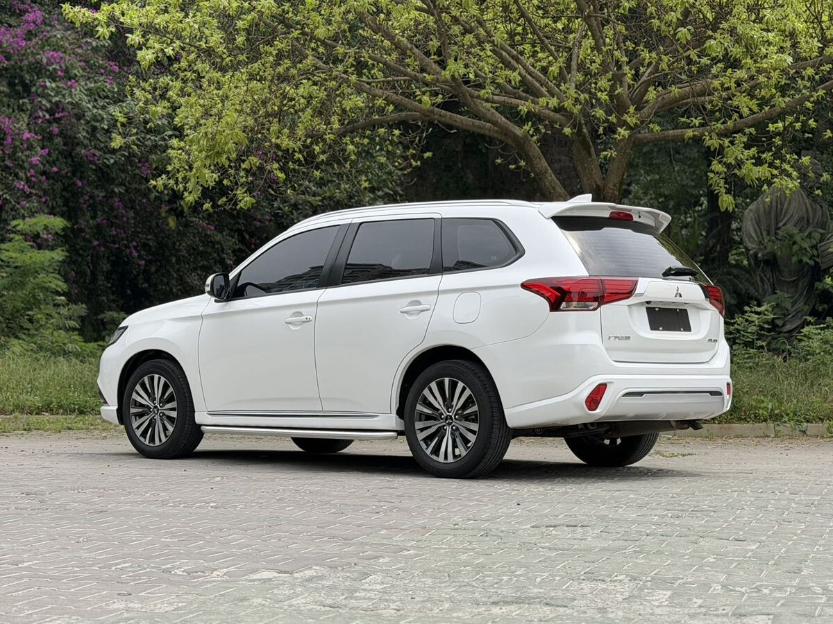 Mitsubishi Outlander 2021 - фото автомобиля