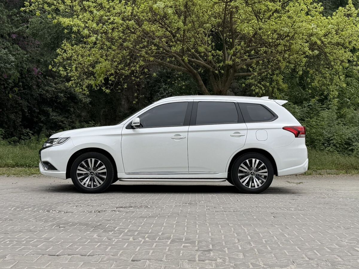 Mitsubishi Outlander 2021 - фото автомобиля