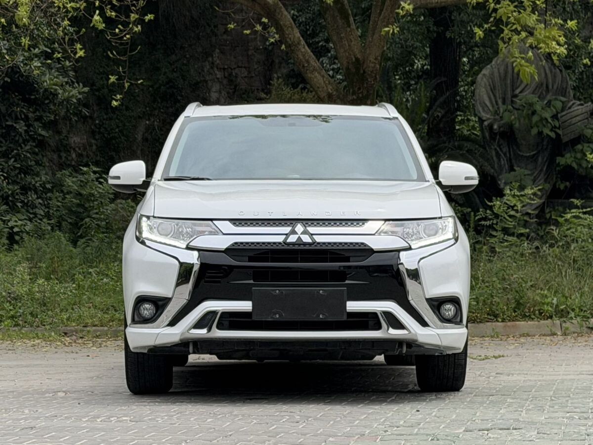 Mitsubishi Outlander 2021 - фото автомобиля