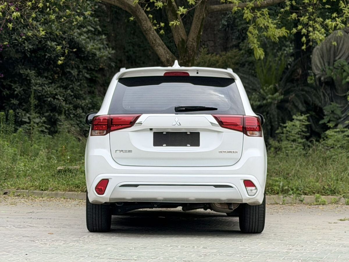 Mitsubishi Outlander 2021 - фото автомобиля