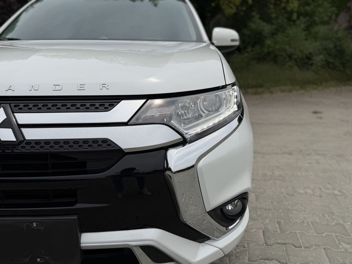 Mitsubishi Outlander 2021 - фото автомобиля