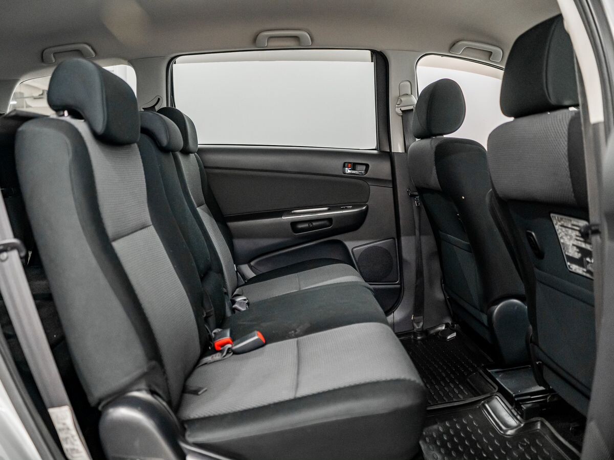 Toyota Wish 2008 - фото автомобиля