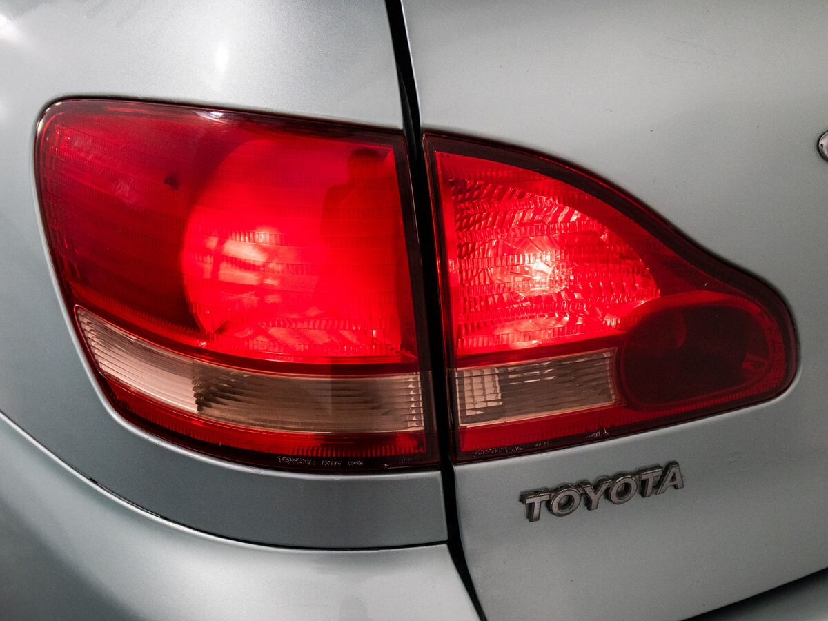 Toyota Picnic 2003 - фото автомобиля