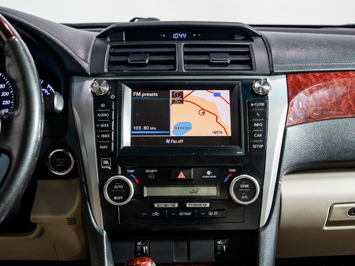 Toyota Camry 2012 - фото автомобиля