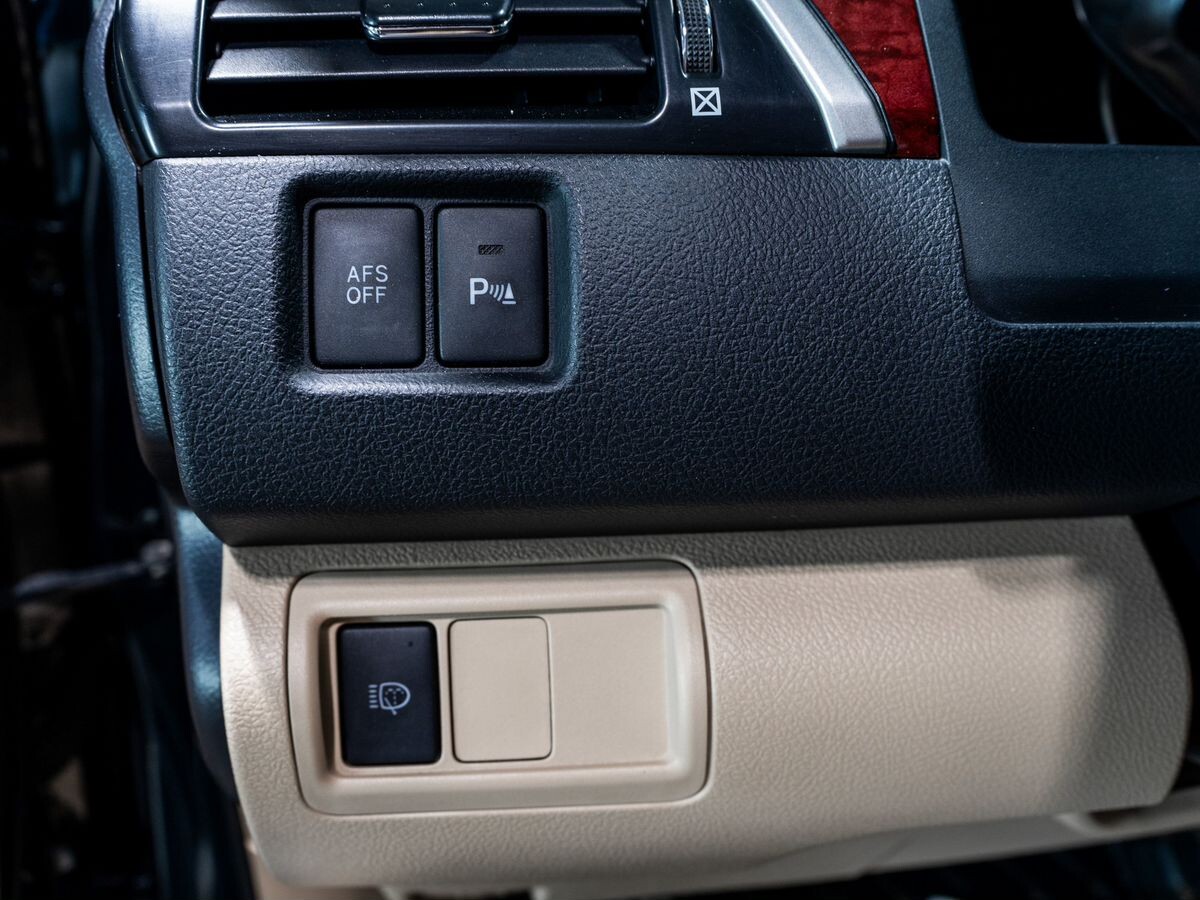 Toyota Camry 2012 - фото автомобиля