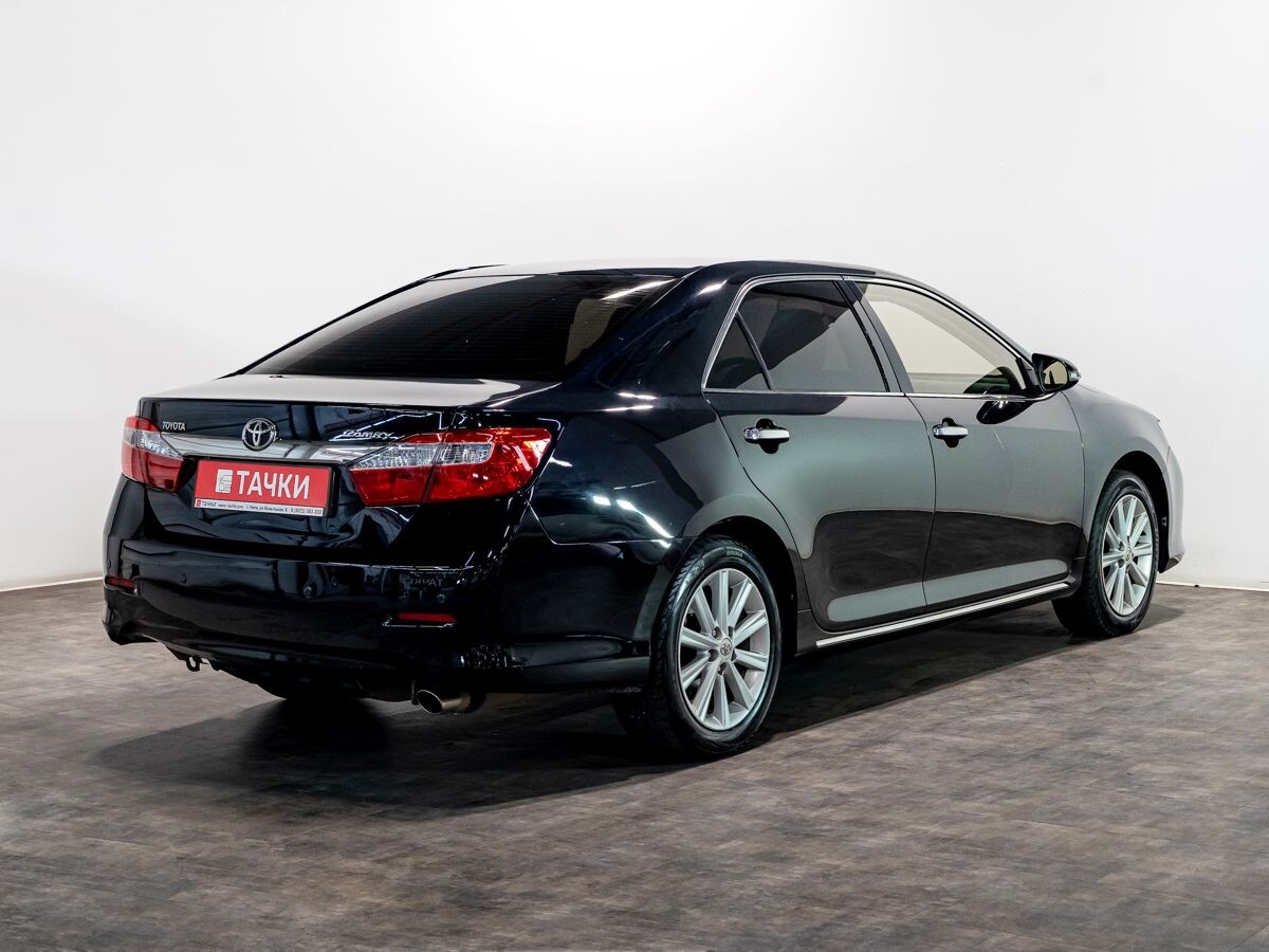 Toyota Camry 2012 - фото автомобиля