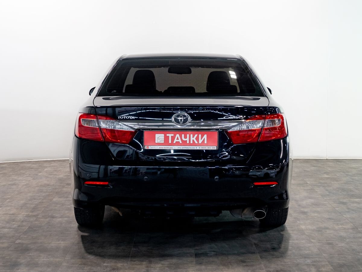 Toyota Camry 2012 - фото автомобиля