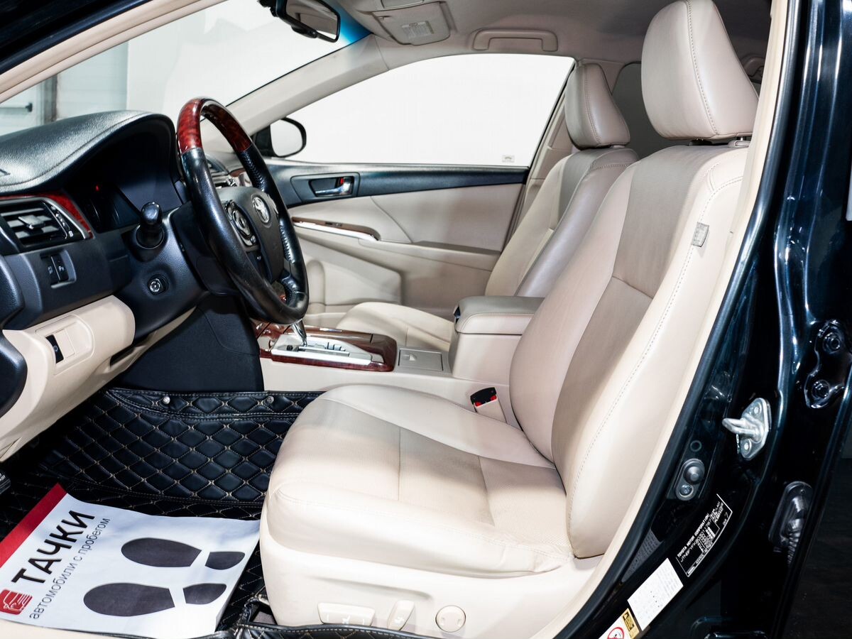 Toyota Camry 2012 - фото автомобиля