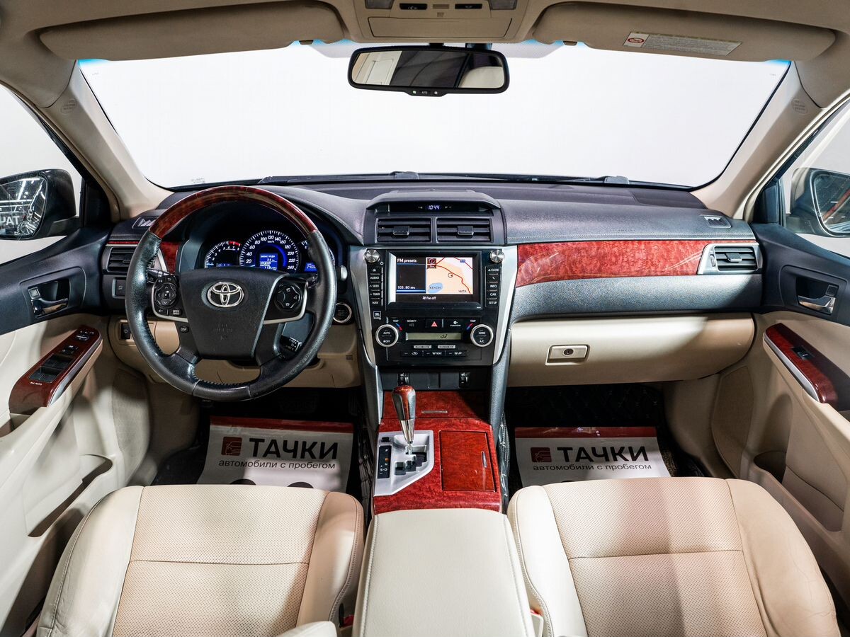 Toyota Camry 2012 - фото автомобиля
