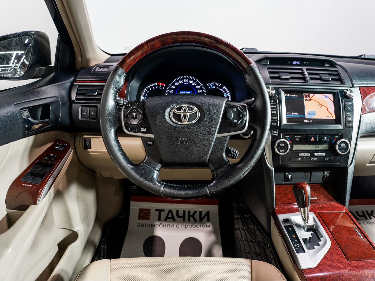 Toyota Camry 2012 - фото автомобиля
