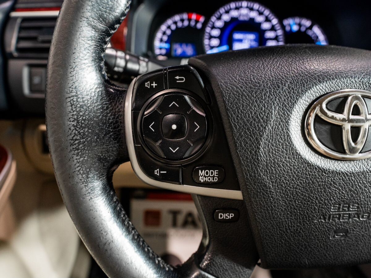 Toyota Camry 2012 - фото автомобиля