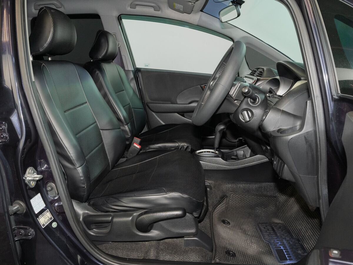 Honda Fit 2010 - фото автомобиля