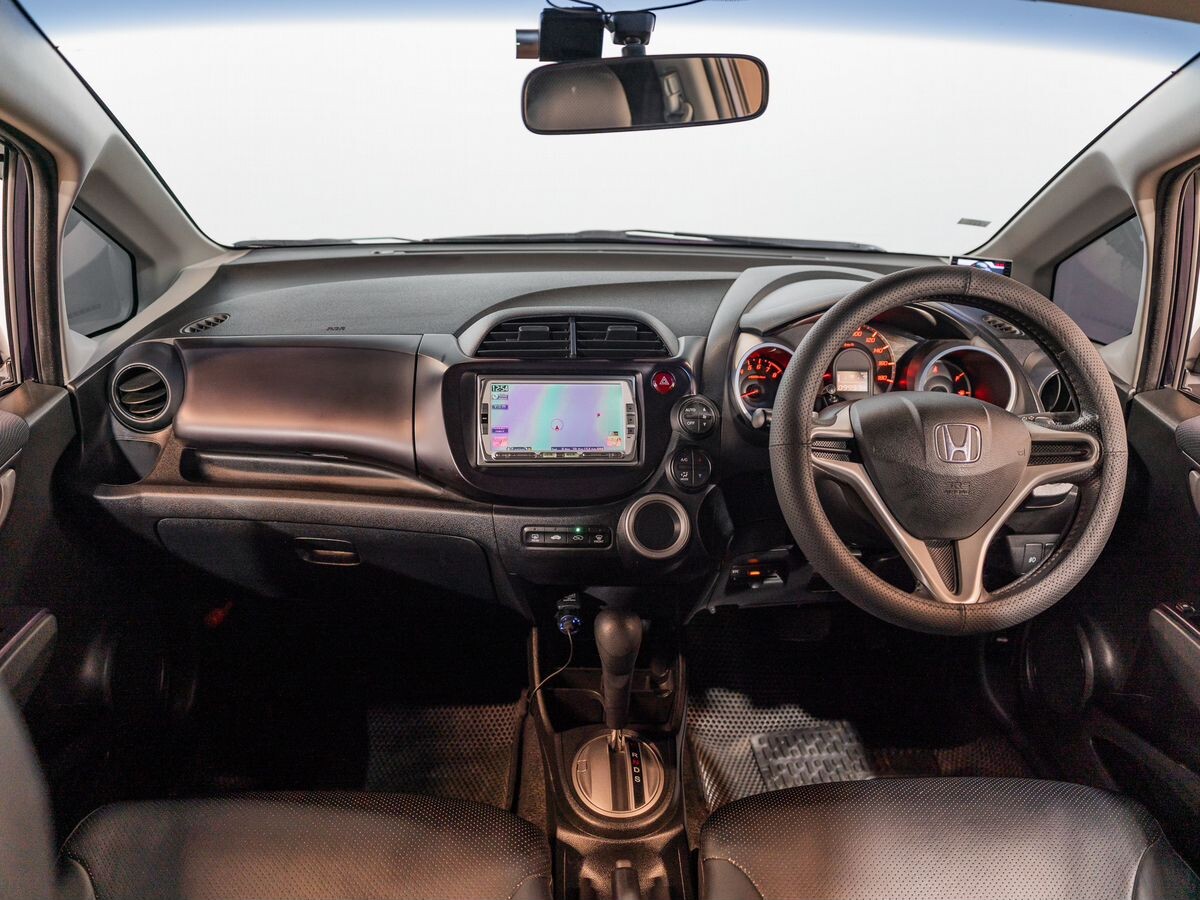 Honda Fit 2010 - фото автомобиля