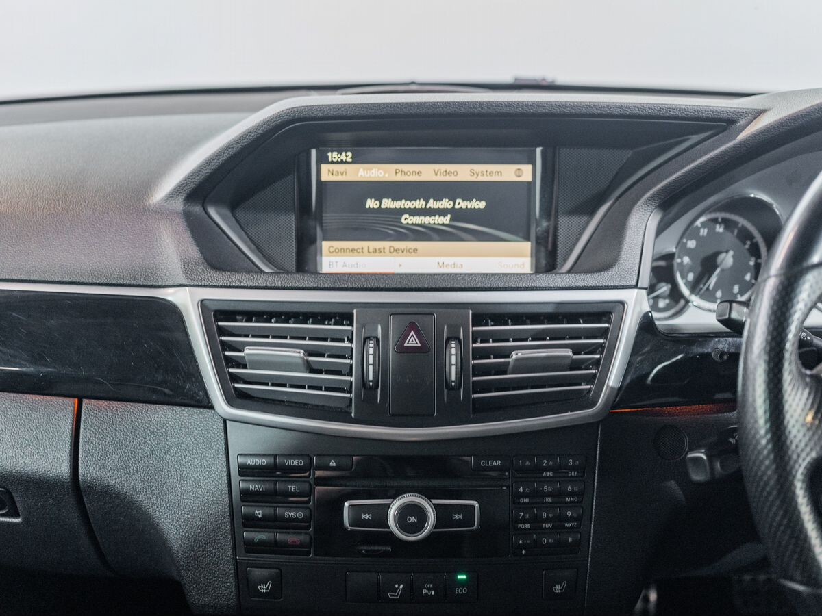 Mercedes-Benz E-Class 2012 - фото автомобиля