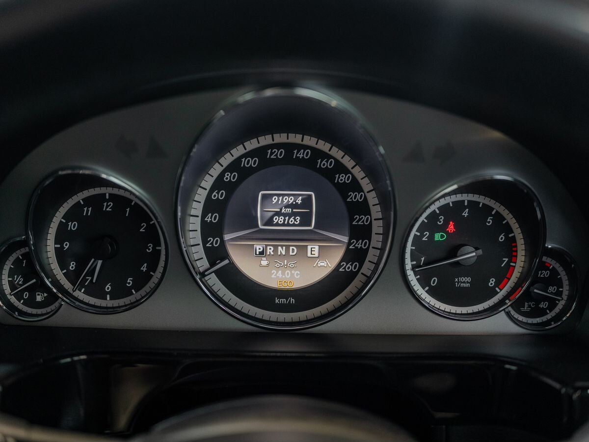 Mercedes-Benz E-Class 2012 - фото автомобиля