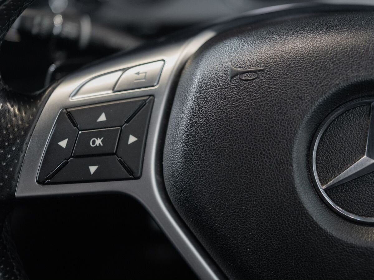 Mercedes-Benz E-Class 2012 - фото автомобиля