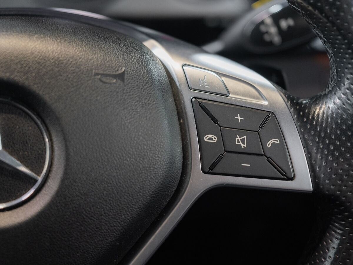 Mercedes-Benz E-Class 2012 - фото автомобиля