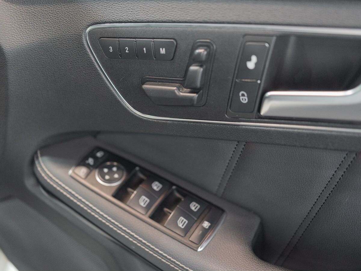 Mercedes-Benz E-Class 2012 - фото автомобиля