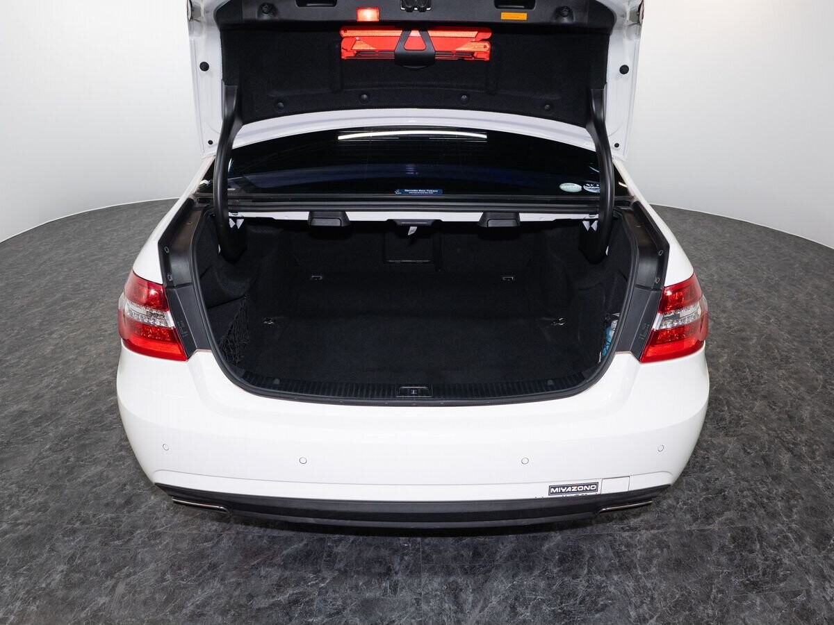Mercedes-Benz E-Class 2012 - фото автомобиля