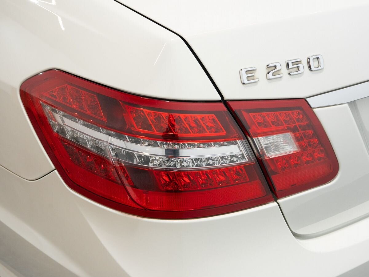Mercedes-Benz E-Class 2012 - фото автомобиля