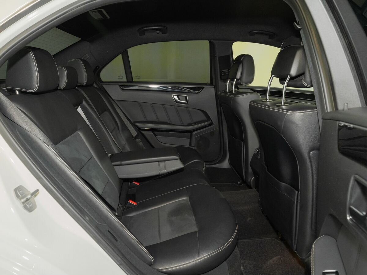Mercedes-Benz E-Class 2012 - фото автомобиля