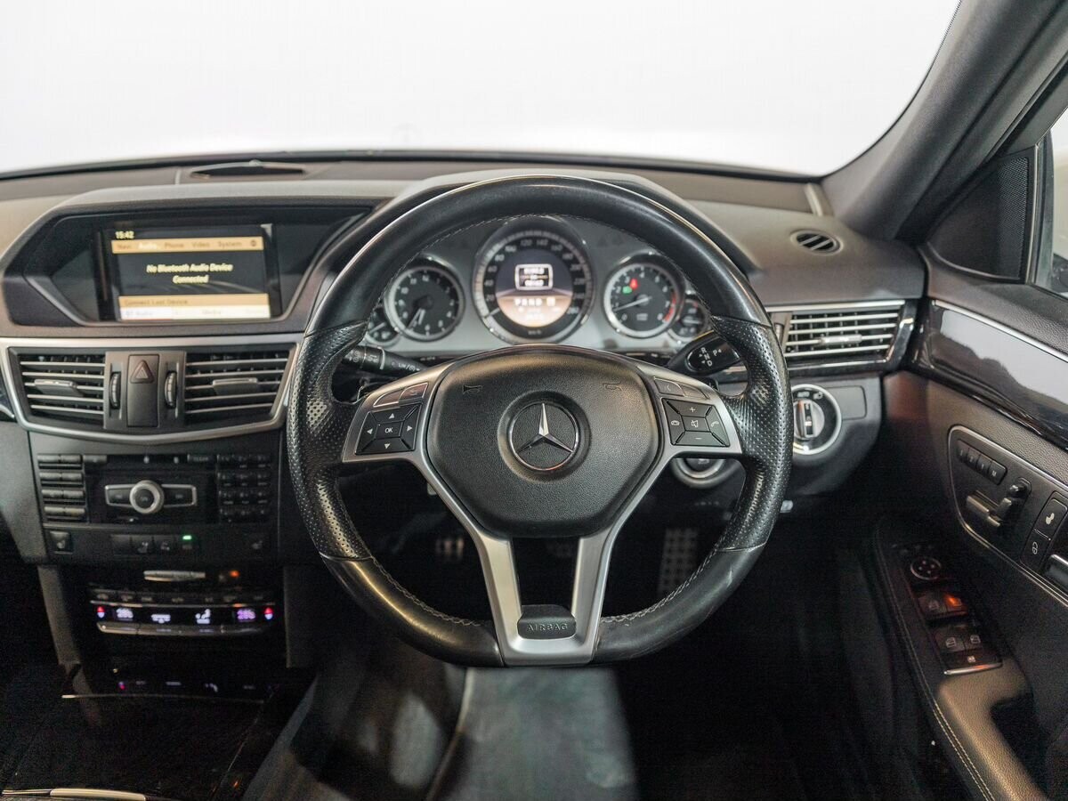 Mercedes-Benz E-Class 2012 - фото автомобиля