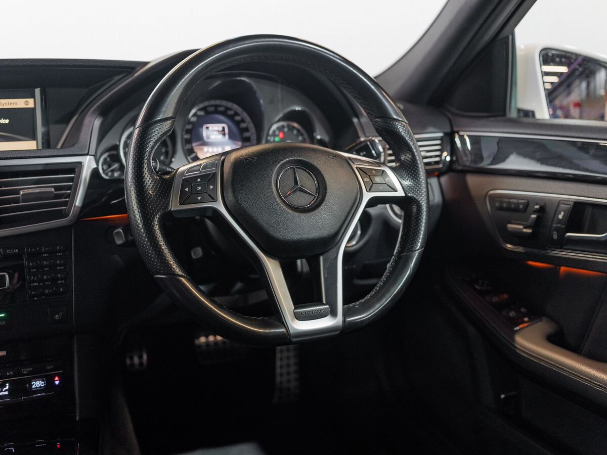 Mercedes-Benz E-Class 2012 - фото автомобиля