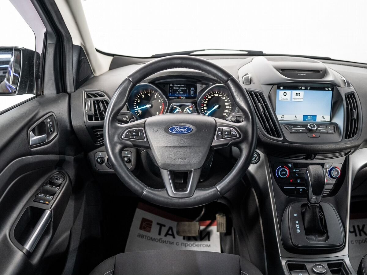 Ford Kuga 2018 - фото автомобиля