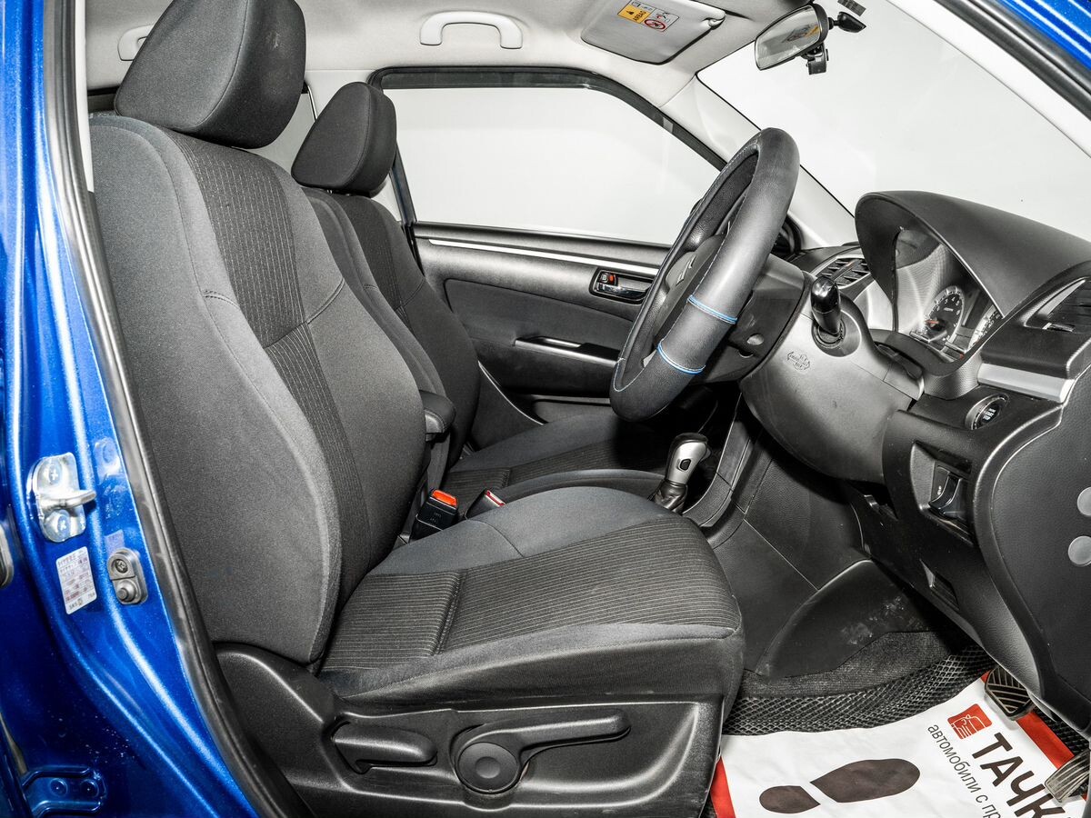 Suzuki Swift 2015 - фото автомобиля