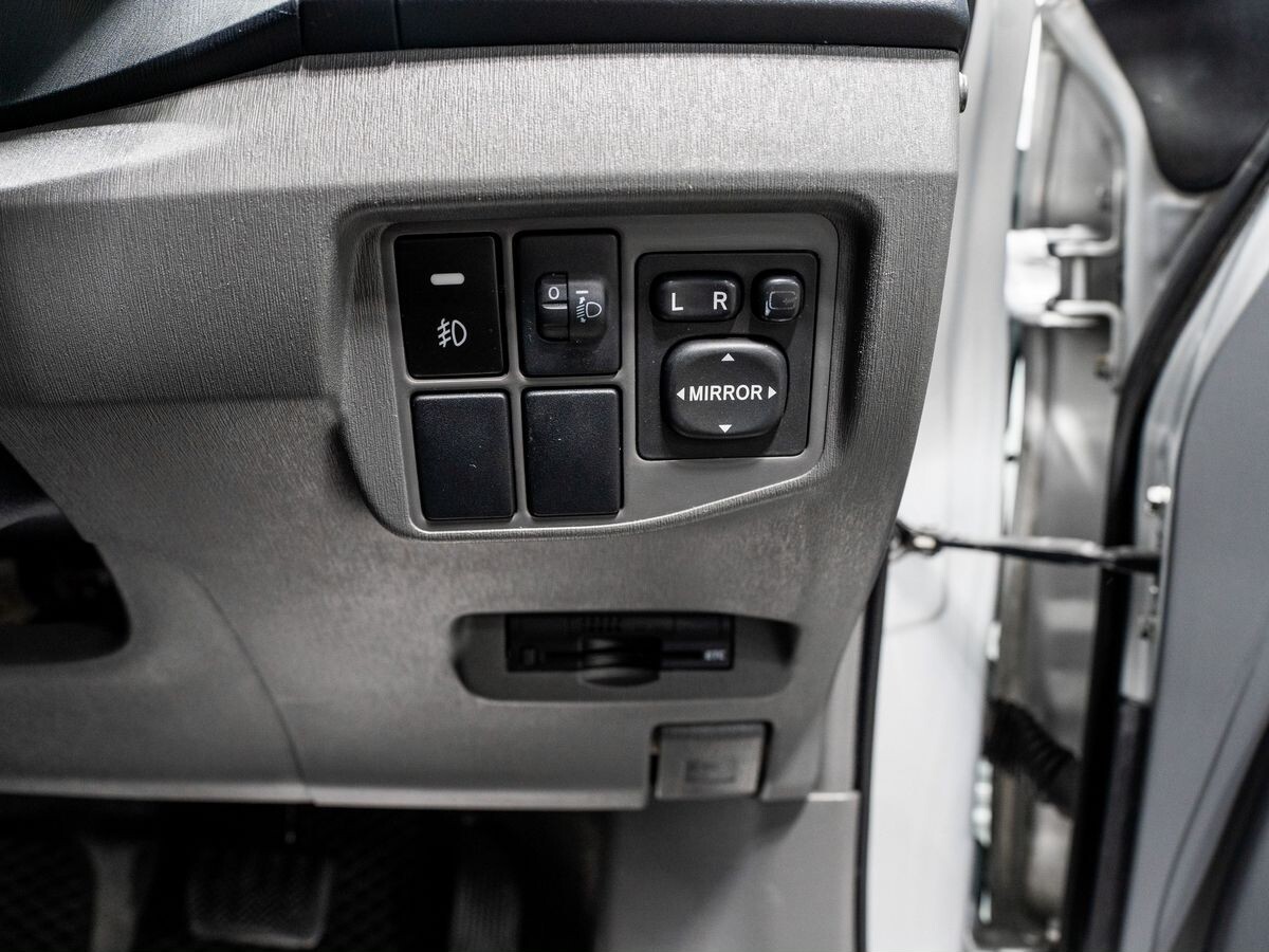 Toyota Prius 2011 - фото автомобиля