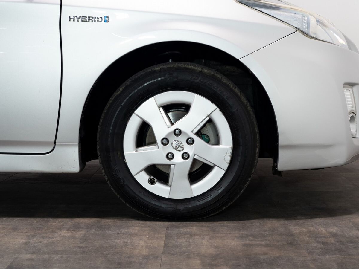 Toyota Prius 2011 - фото автомобиля