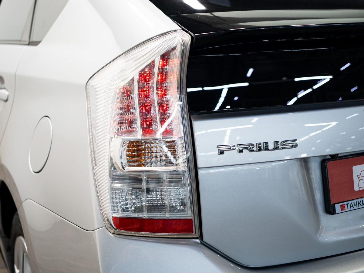 Toyota Prius 2011 - фото автомобиля