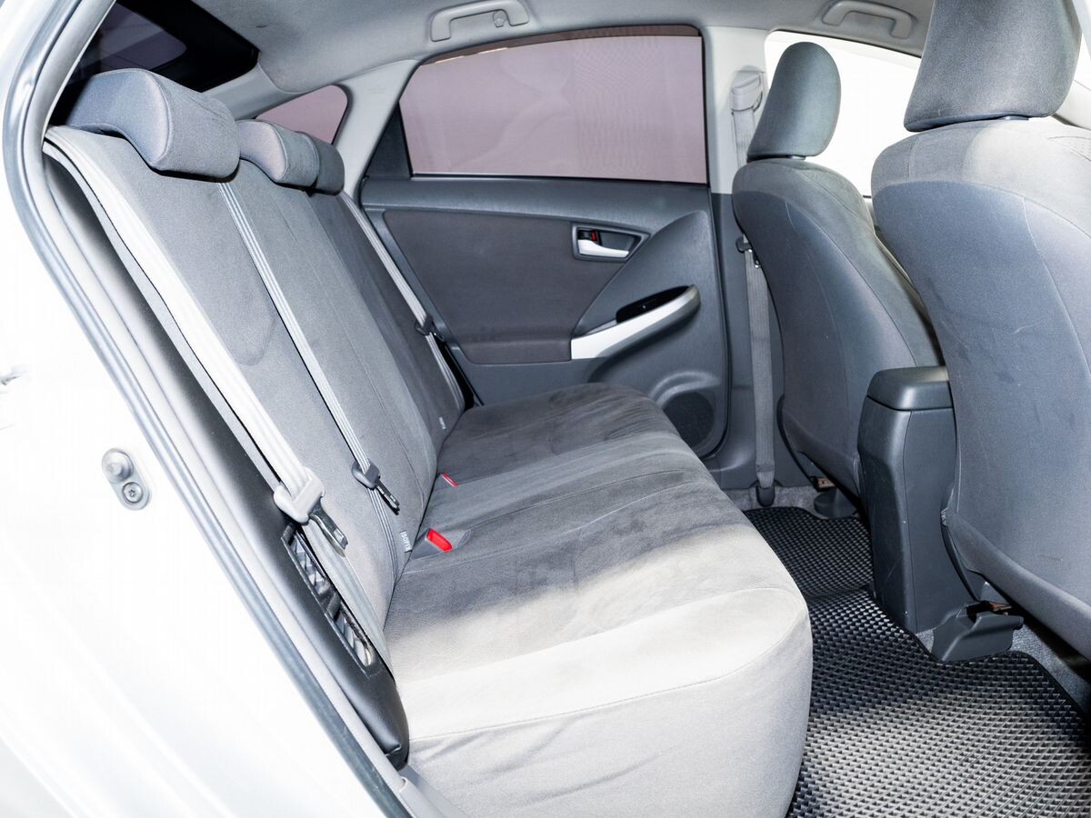 Toyota Prius 2011 - фото автомобиля