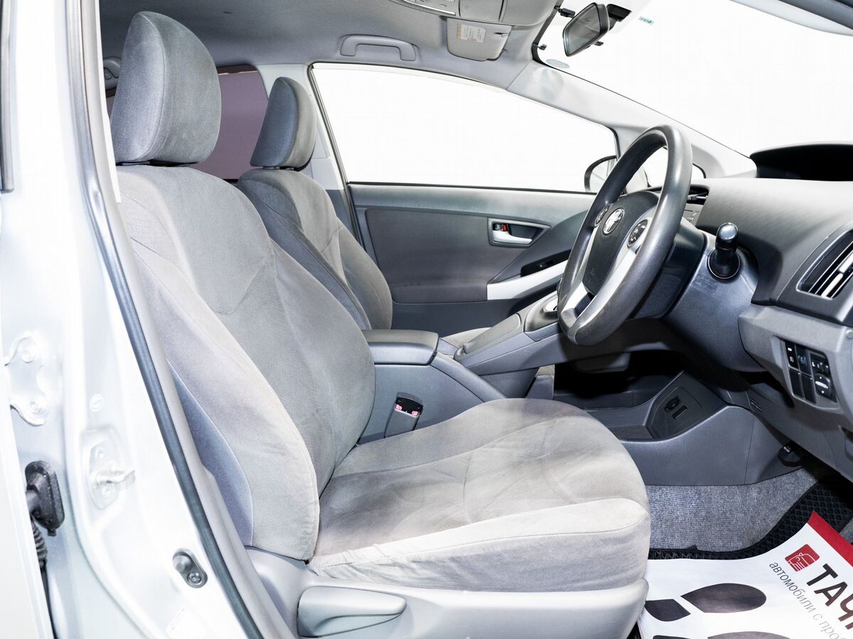 Toyota Prius 2011 - фото автомобиля
