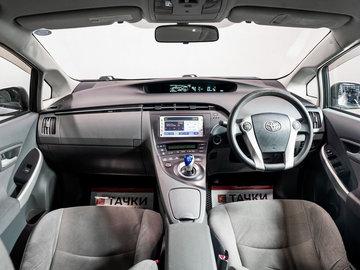 Toyota Prius 2011 - фото автомобиля