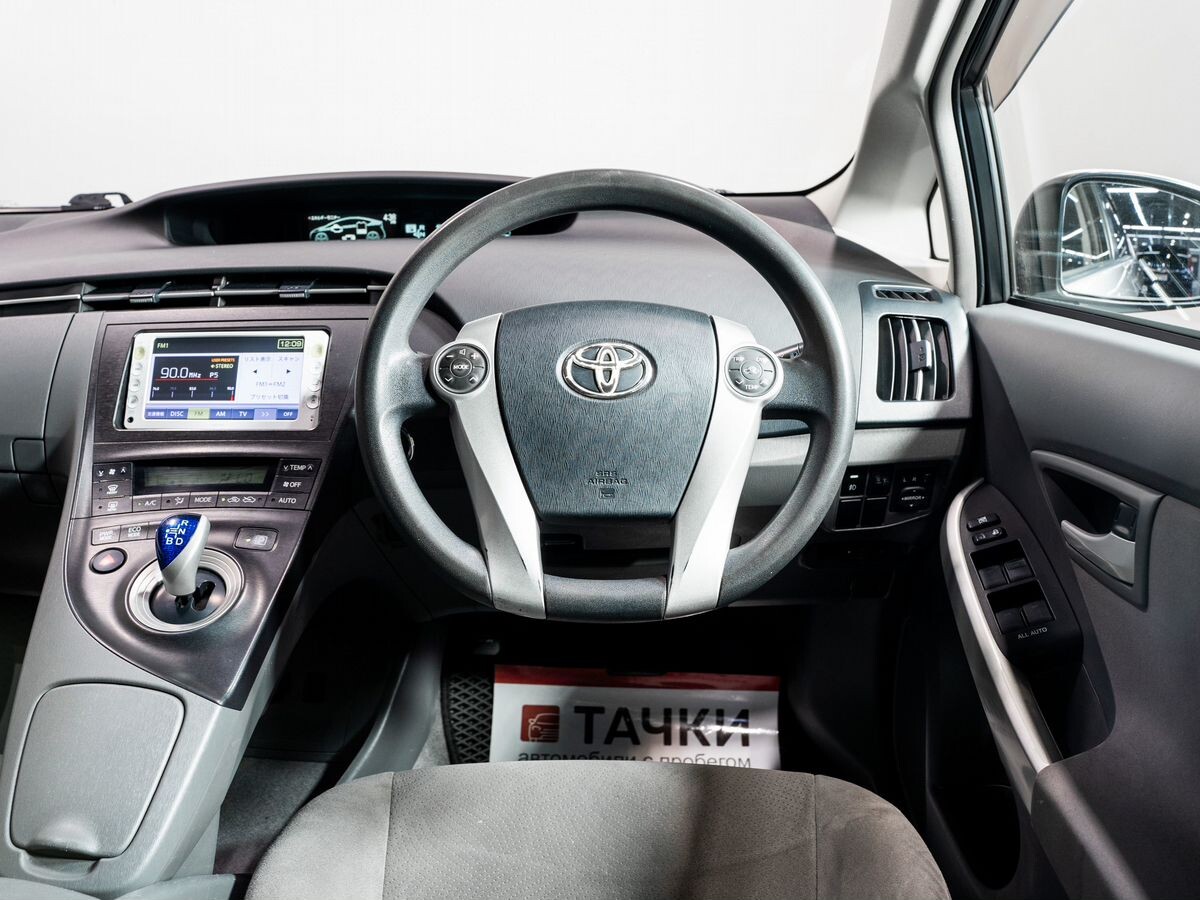 Toyota Prius 2011 - фото автомобиля