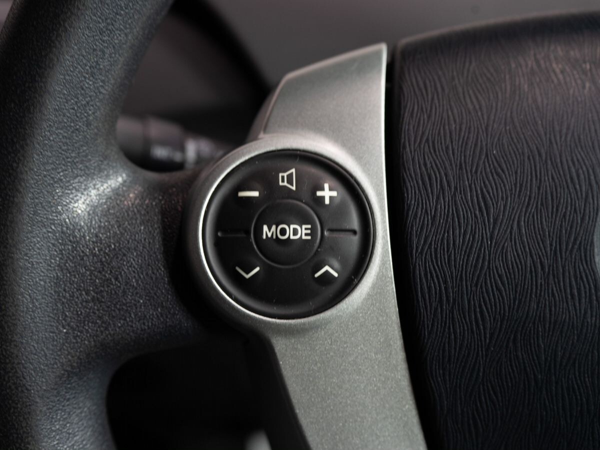Toyota Prius 2011 - фото автомобиля