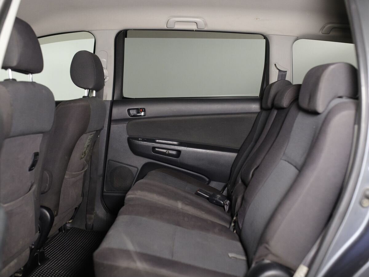 Toyota Wish 2003 - фото автомобиля