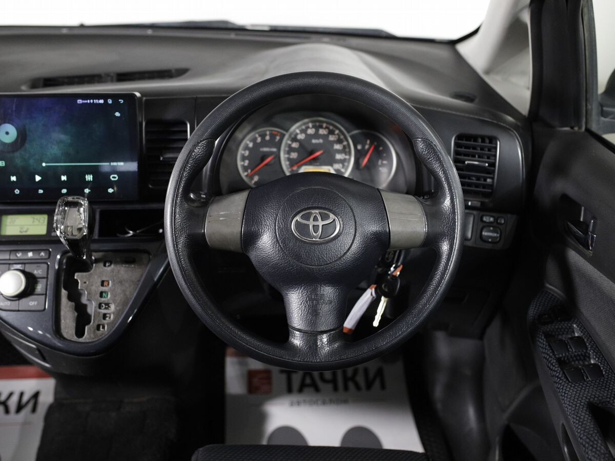 Toyota Wish 2003 - фото автомобиля