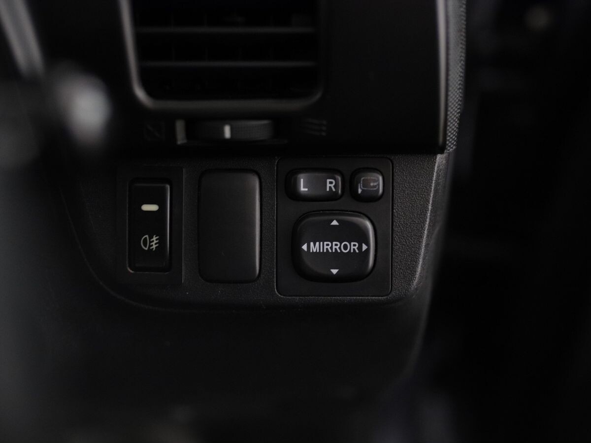 Toyota Wish 2003 - фото автомобиля