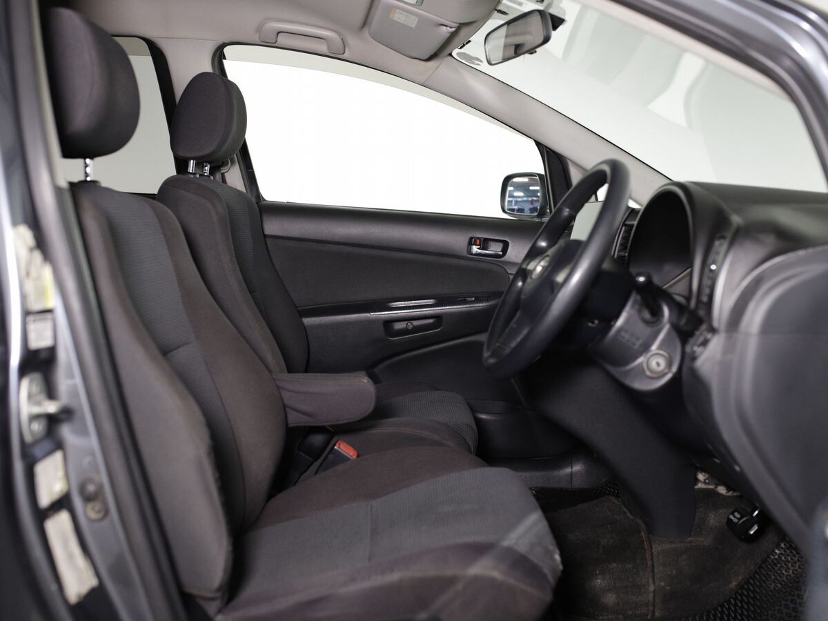 Toyota Wish 2003 - фото автомобиля