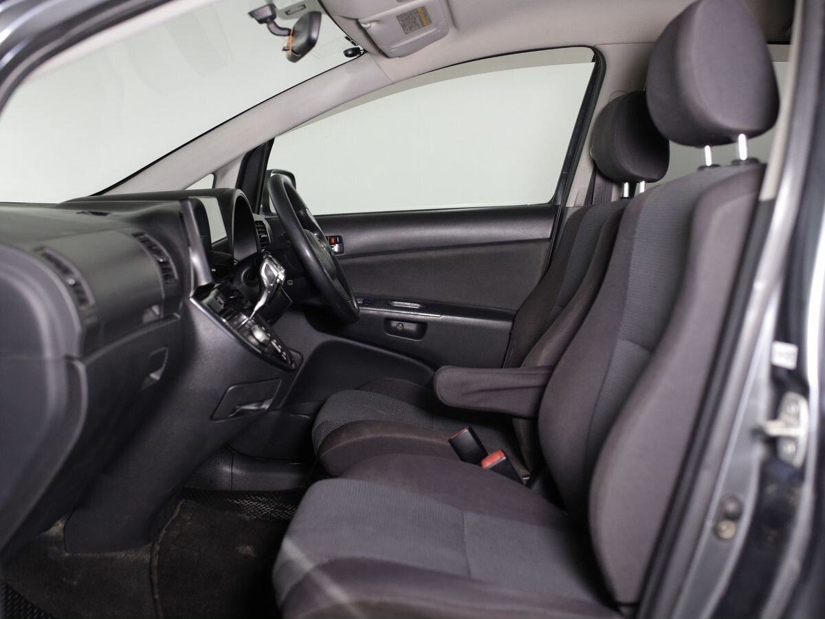 Toyota Wish 2003 - фото автомобиля