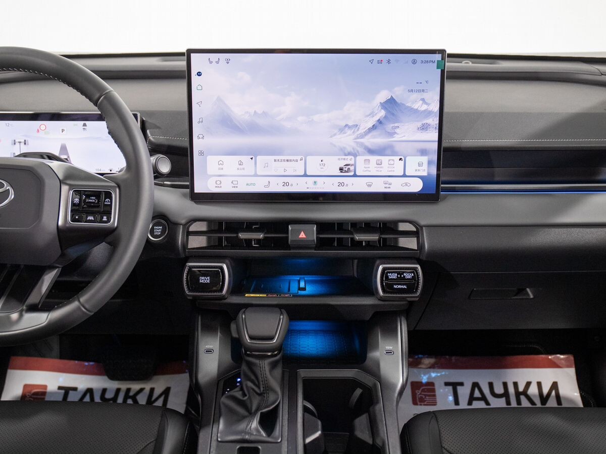 Toyota RAV4 2026 - фото автомобиля