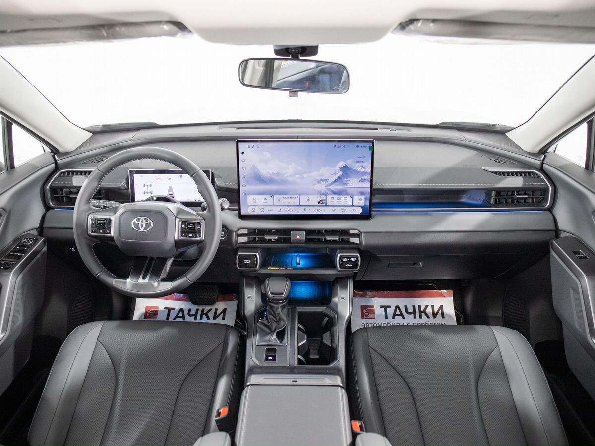 Toyota RAV4 2026 - фото автомобиля